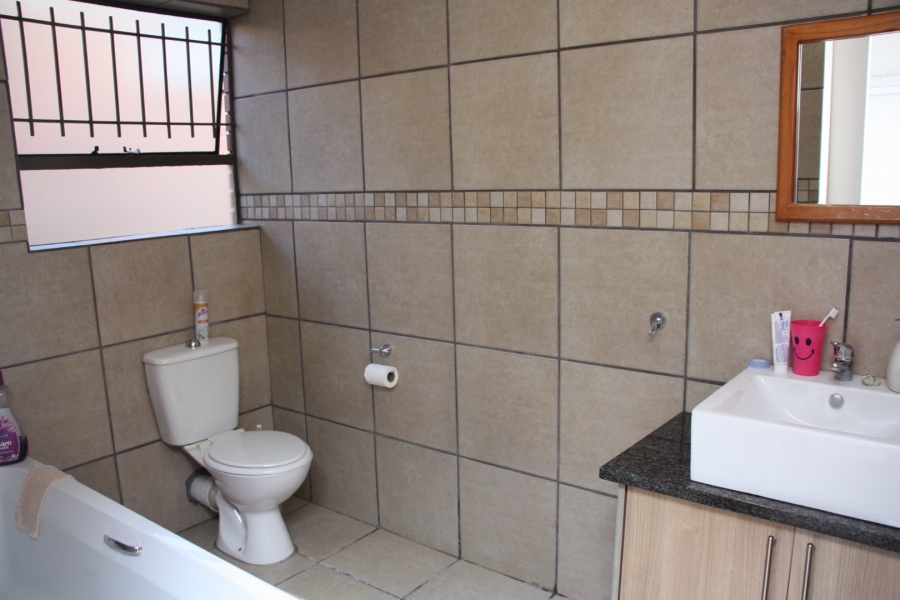 2 Bedroom Property for Sale in Langenhovenpark Free State